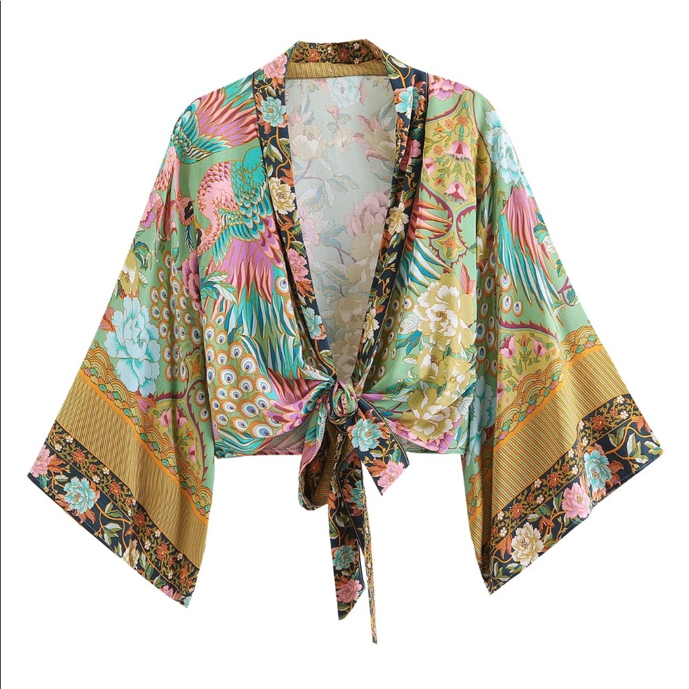 Bohemian Floral print Kimono top  brand new
Cover up 
Top